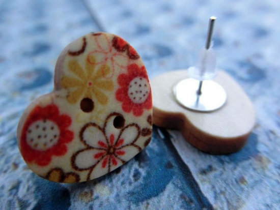 Preview: Holz Herz Knopf Ohrstecker Blumen Margerite Lilie